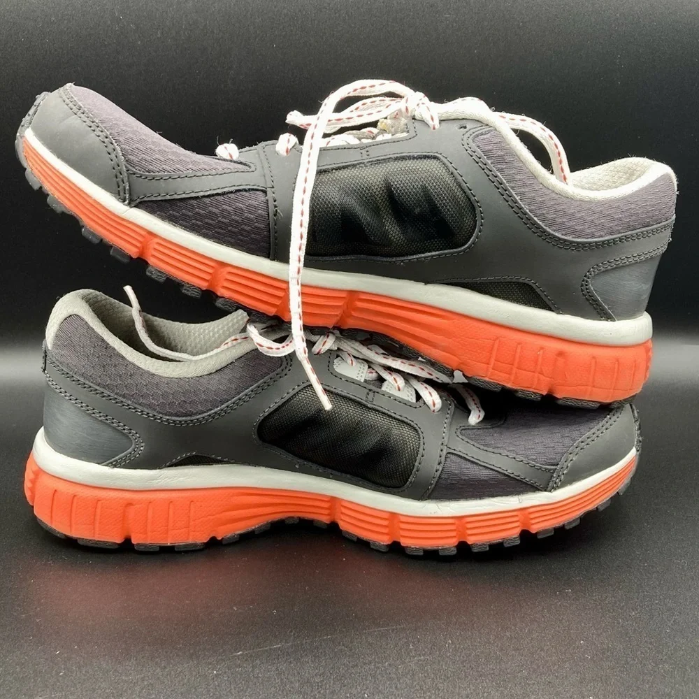 EUC NIKE Dual Fusion St 2 Running shoes, 6.5Y or‎ women's 8/8.5 NIKE